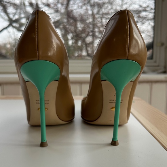 Sergio Rossi Tan and Turquoise Toecap Pumps - Picture 3 of 7